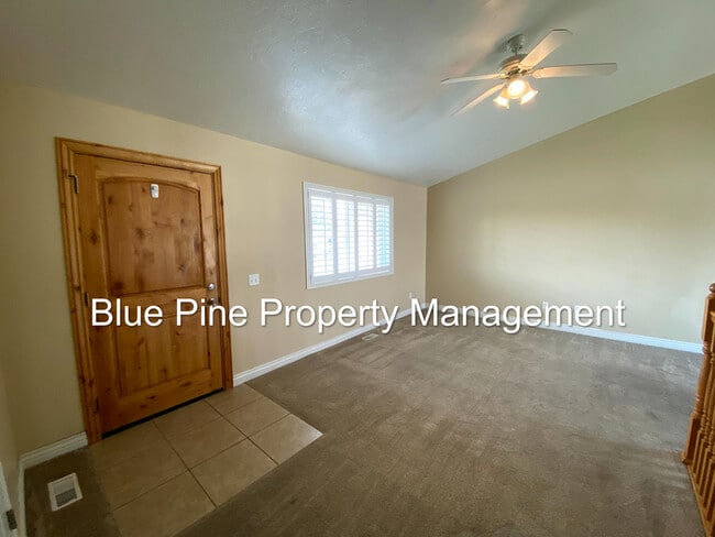 Building Photo - 4001 Summer Sun Dr