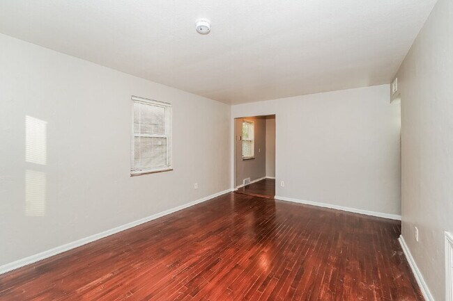 Foto del edificio - 20231 Crystal Ave