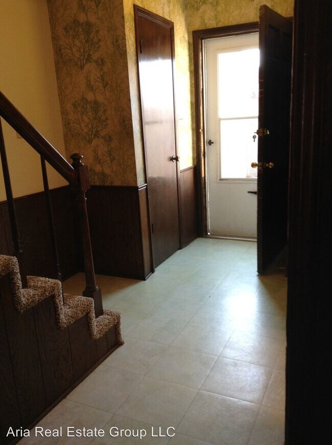 Building Photo - 3 br, 1.5 bath House - 1625 Glenn Bo Dr.