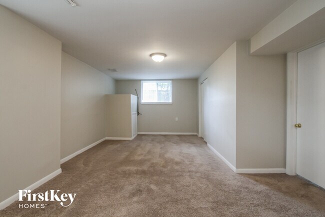 Building Photo - 502 Lindley Ave