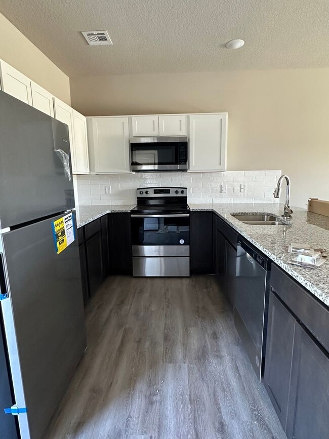 Building Photo - Brand New Duplex - Valley Center  1/2 off ...