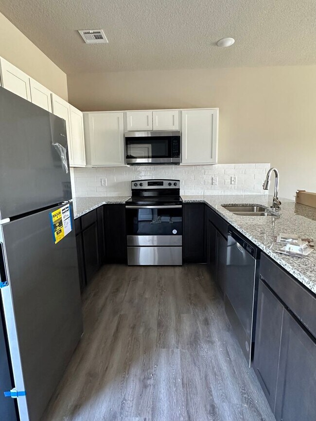 Foto del edificio - Brand New Duplex - Valley Center  1/2 off ...