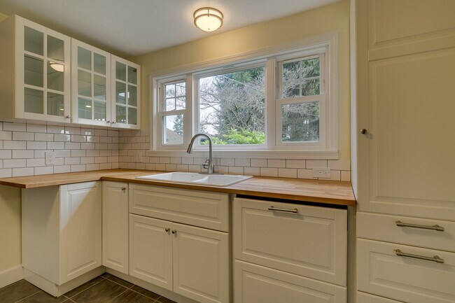 Building Photo - Wonderful Cedar Park 2 bed 1.75 Bath Home....
