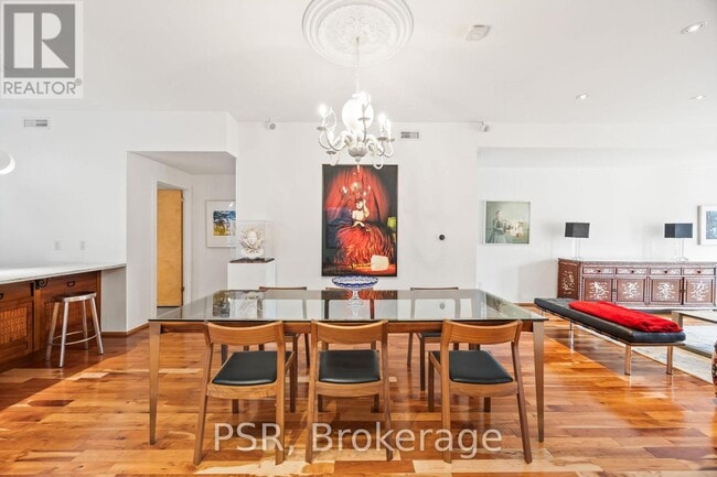 Building Photo - 2068 Dundas St W