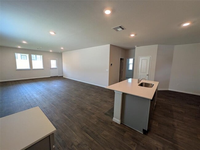 Building Photo - 125 Palo Pinto Dr