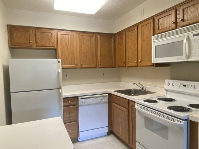 Building Photo - Crestview Apartments