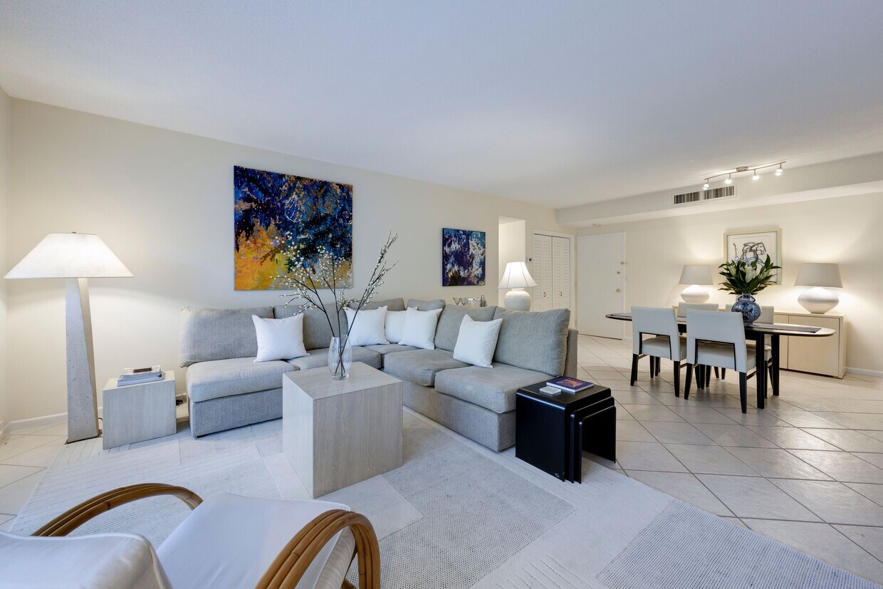 Foto principal - 250 Bradley Pl