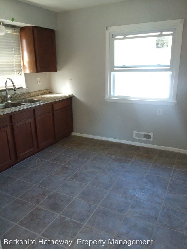 Foto del edificio - 5335-5337 N 83rd St