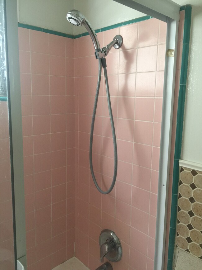 Foto del edificio - 5323 Hermitage Ave