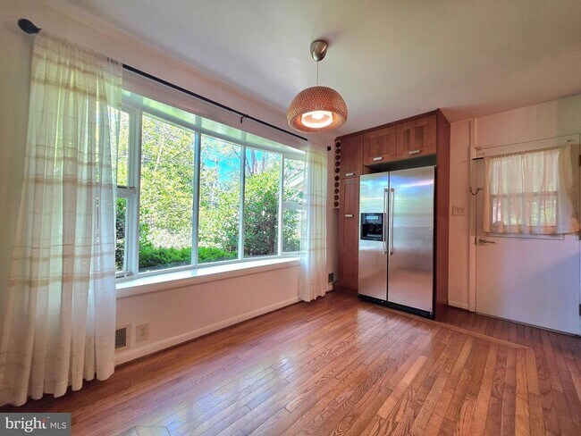 Foto del edificio - 2215 Collingwood Rd
