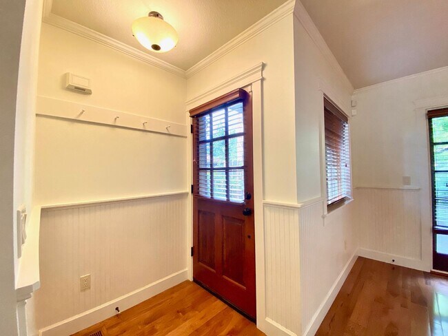 Building Photo - *$500 off first full month!* Fabulous Brig...