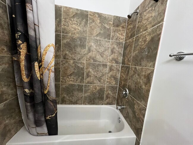 Baño principal - 3008 W Flournoy St