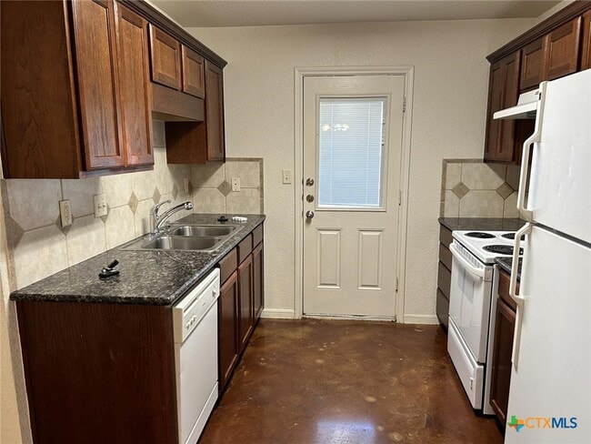 Building Photo - 5014-5205 205 Loop