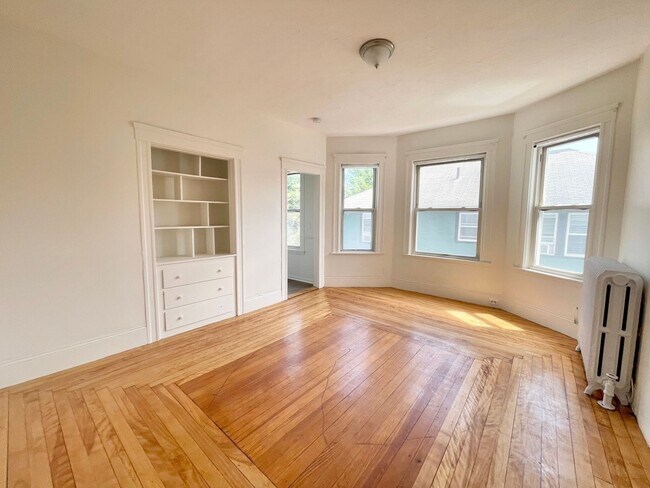 Foto del edificio - HOT ALLSTON LISTING!!!!