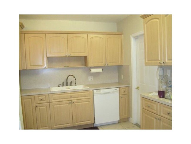 Foto del edificio - 8240 NW 16th St