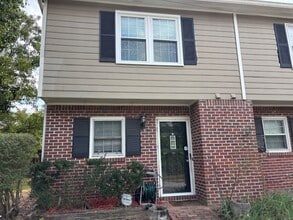 Building Photo - 2280 Kings Gate Cir SW