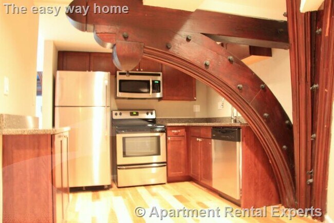 Building Photo - 17 Bow St