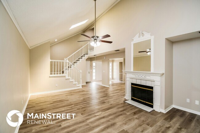Foto del edificio - 8054 Loch Lomond Ln