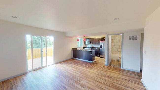 Building Photo - Newly remodeled home walkable to Old Town ...