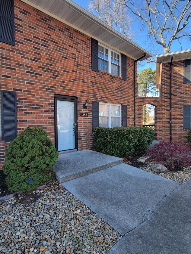 1664 Louisville Rd, Alcoa, TN 37701 House Rental in Alcoa, TN