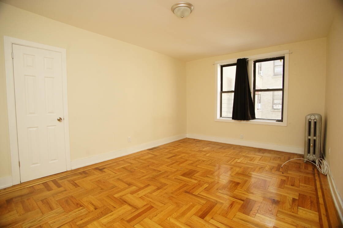 Foto principal - 686 E 234th St