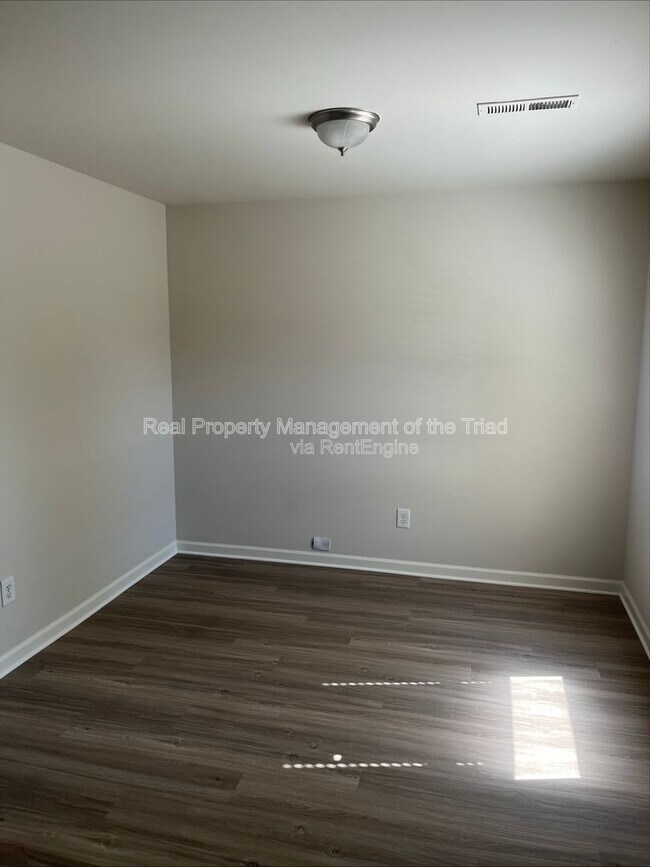 Foto del edificio - 3802 Bellingham Ct