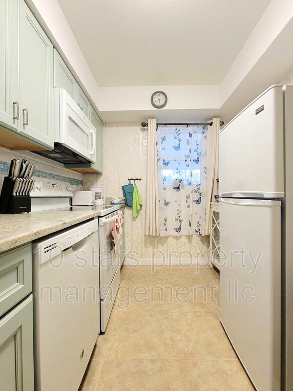 Foto del edificio - 2117 Lakewood Club Dr S