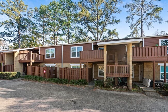 Building Photo - 3934 SW 26th Dr