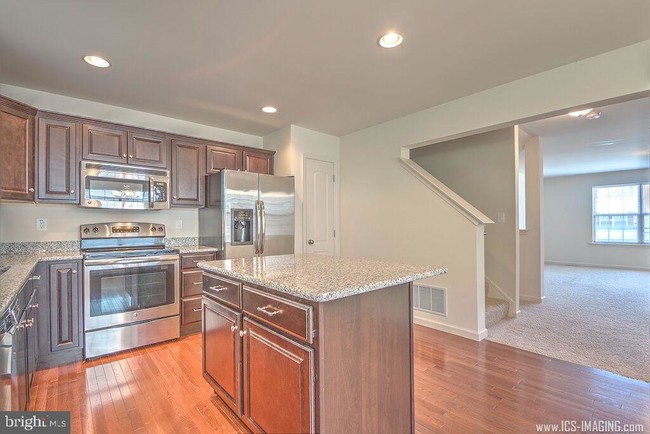 Building Photo - 6448 Creekbend Dr