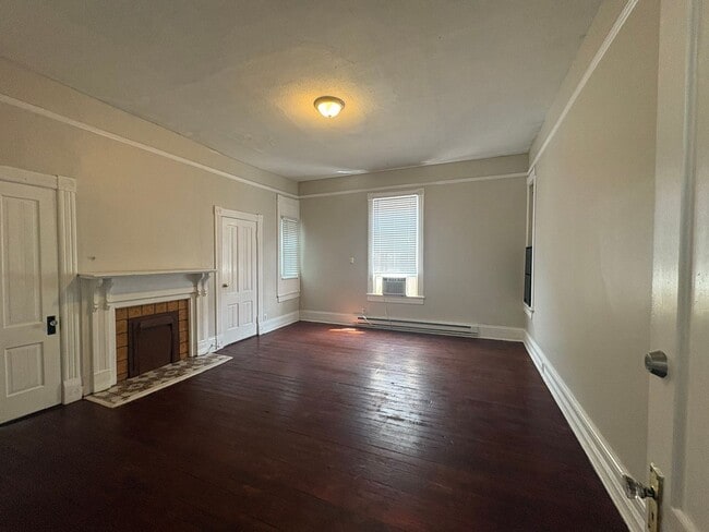 Building Photo - 883 Mulberry St