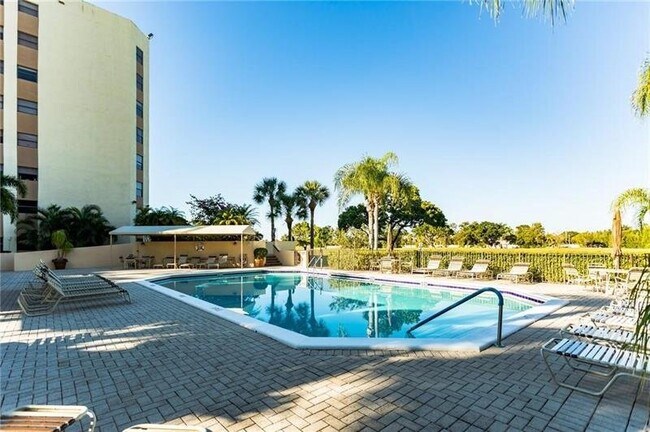 Foto del edificio - 7400 Radice Ct