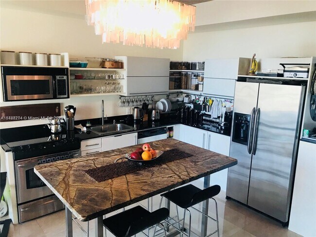 Foto del edificio - 690 SW 1st Ct