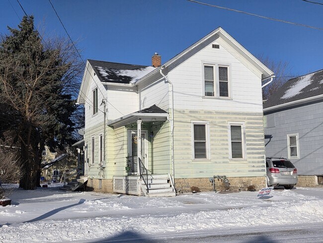 Foto del edificio - 118 W 12th Ave