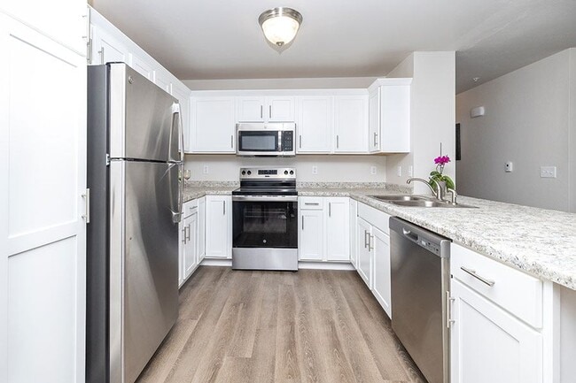 Building Photo - HILLCREST ESTATES