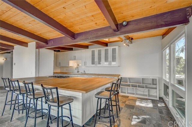Building Photo - 2370 Temple Hills Dr