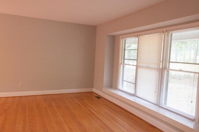 Building Photo - 417 Landerwood Ln