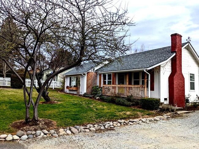 Building Photo - 3232 Lone Pine Rd