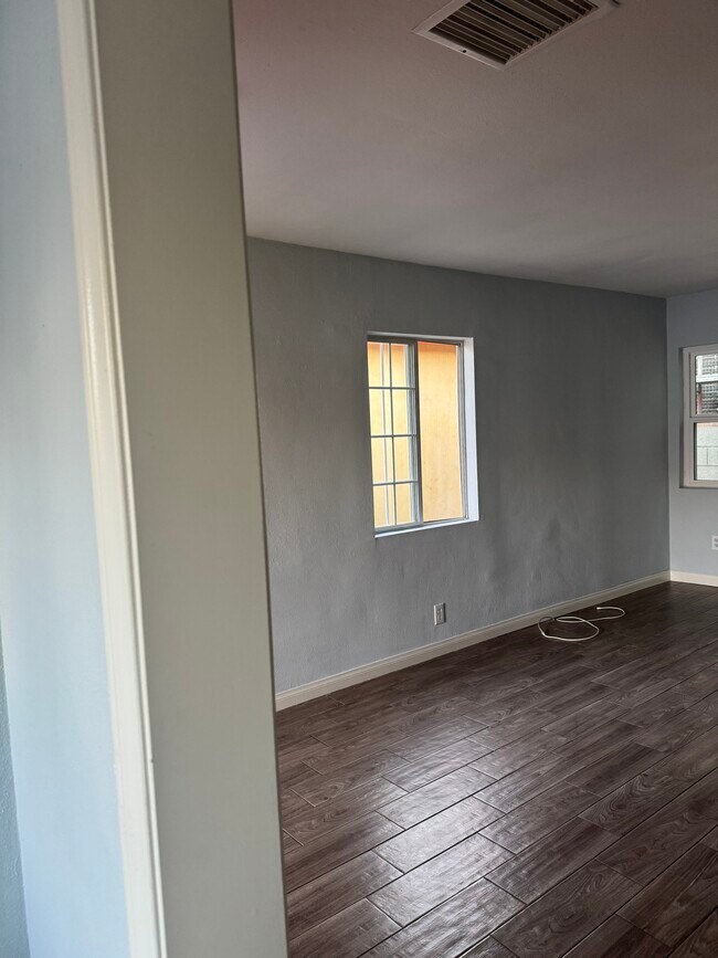 Foto del edificio - 225 1/2 N Townsend Ave