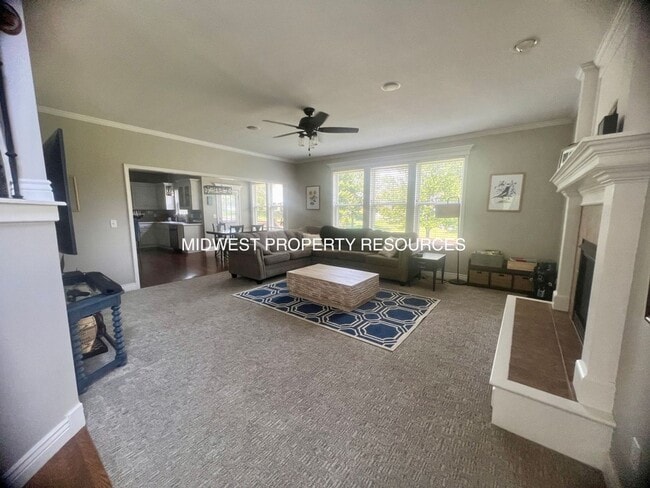 Building Photo - Exquisite 4-Bedroom Home with Spacious Fam...