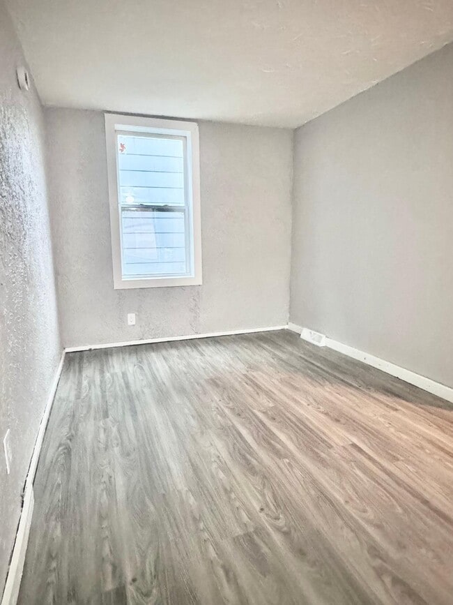 Building Photo - 114 Huetter Ave