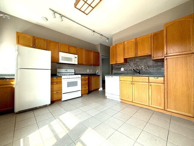 Foto del edificio - 3907 W Cornelia Ave