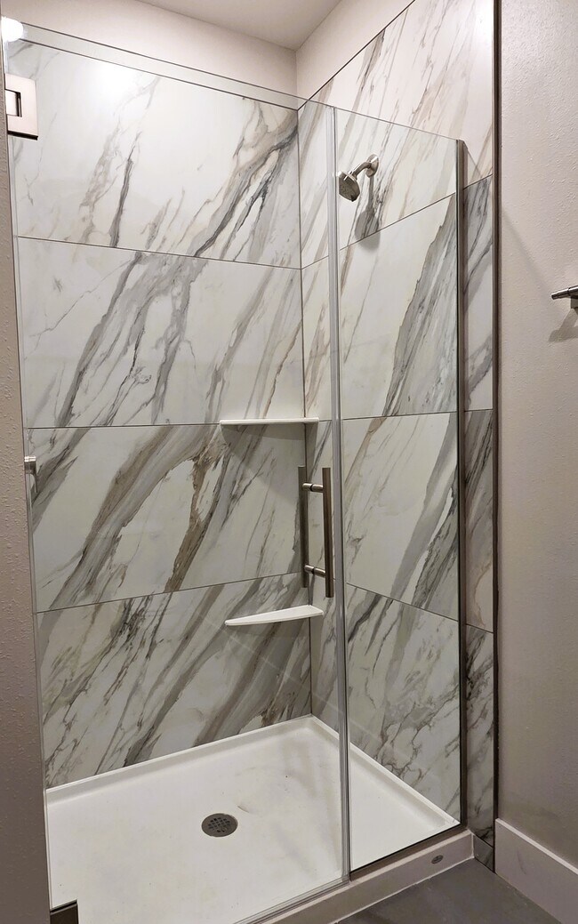 Ducha - Flats at 44 North