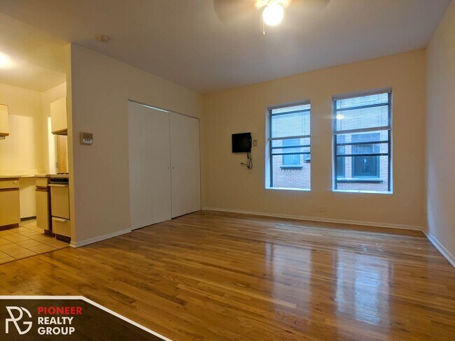 Foto del edificio - 813 W Cornelia Ave