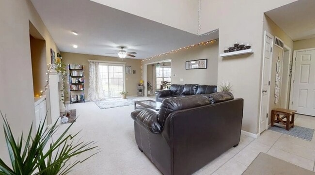 Building Photo - 206 Gentian St