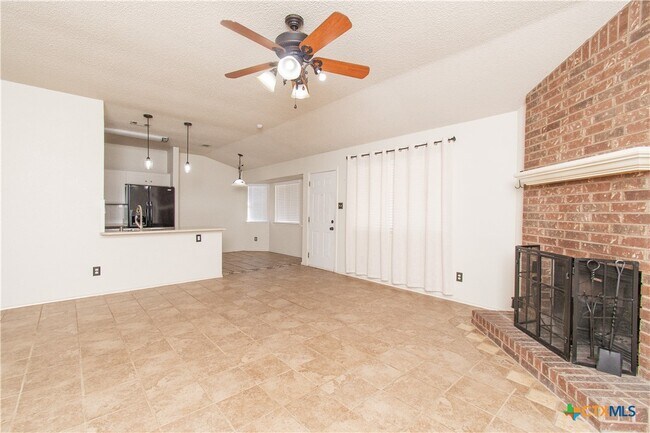 Foto del edificio - 5104 Glenoak Dr