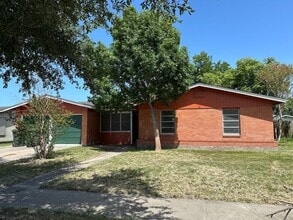 Building Photo - 4814 Jean St