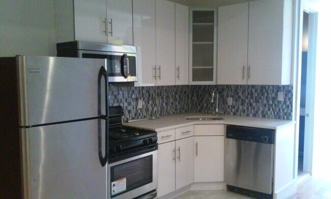 Building Photo - 785 MacDonough St