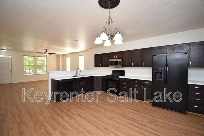 Building Photo - 10656 S Topview Rd