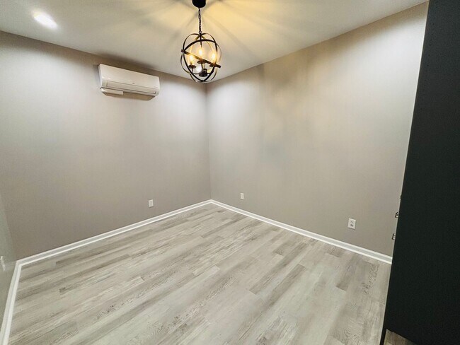 Foto del edificio - *Re Rental available 9/1/26* 1 Bedroom 1 Bath Apartment  **Newly Renovated Summer 2023**