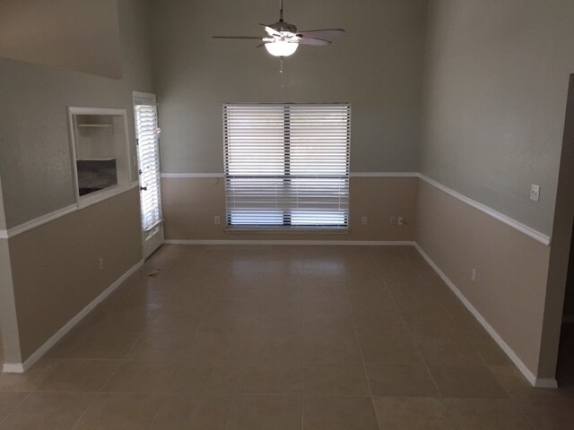 Foto del edificio - East El Paso 3 bed 2 bath Refrig A/C